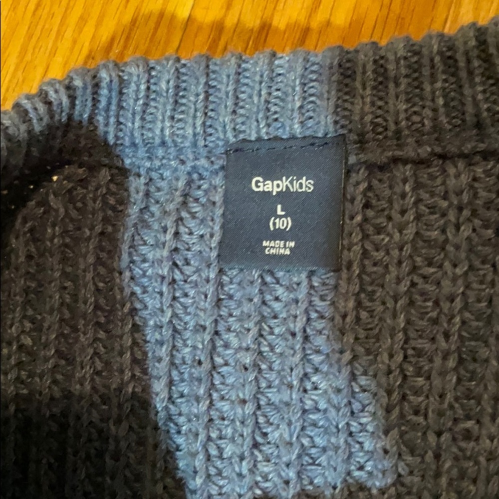 Gap Kids sweater - Picture 2 of 4